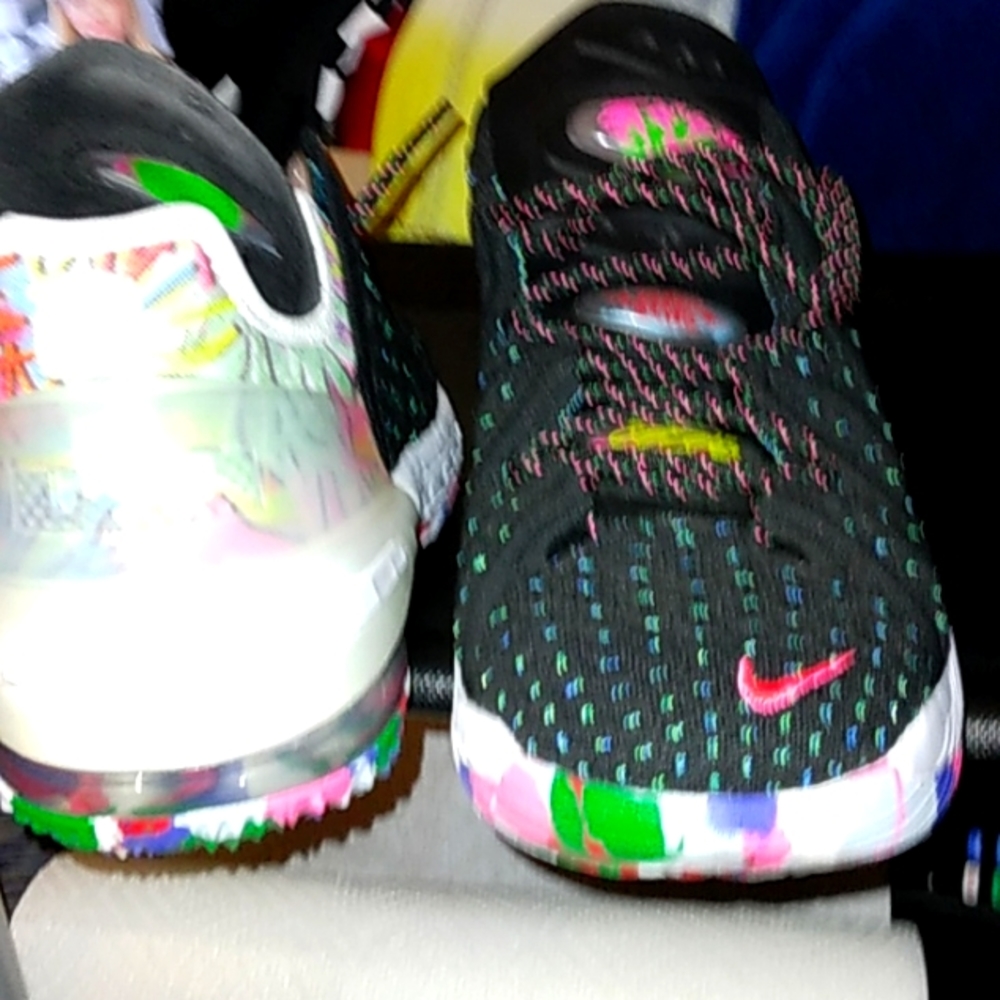 NIKE LEBRON 18'S